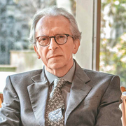 Head shot of Eduardo Lora