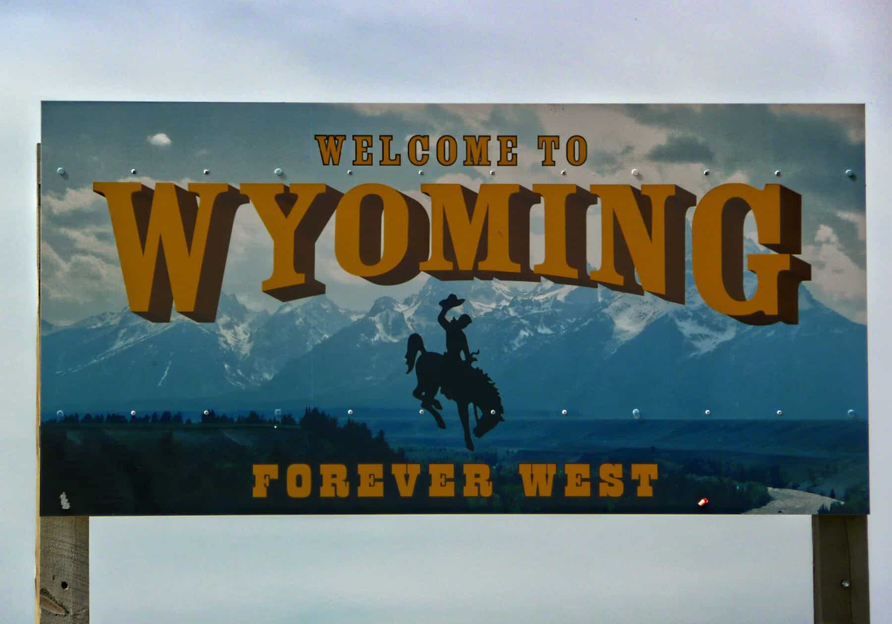 A sign that reads Welcome to Wyoming